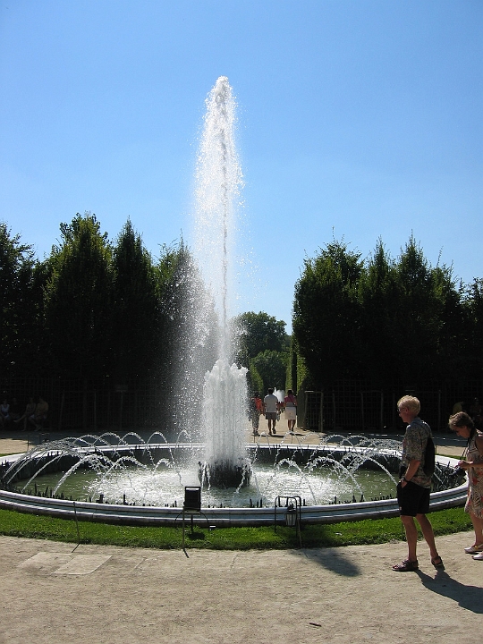 084 Versailles fountain.jpg